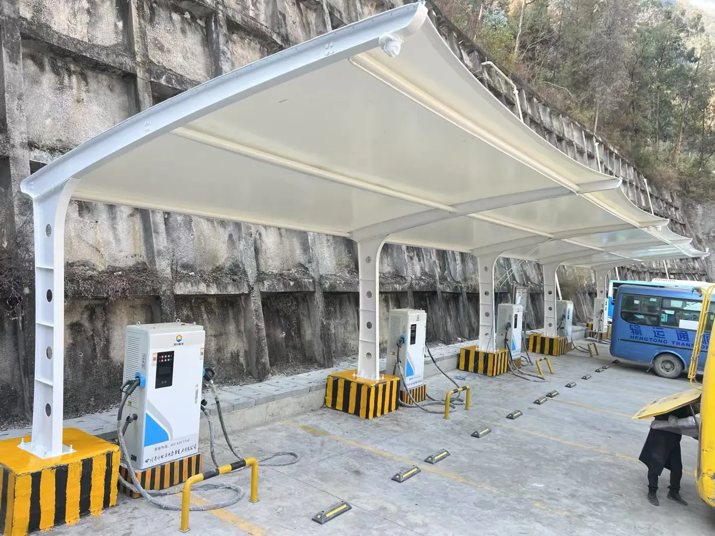 贵州镇宁园区停车棚采购:为什么“省”在前面的钱,最后都花在了后面?