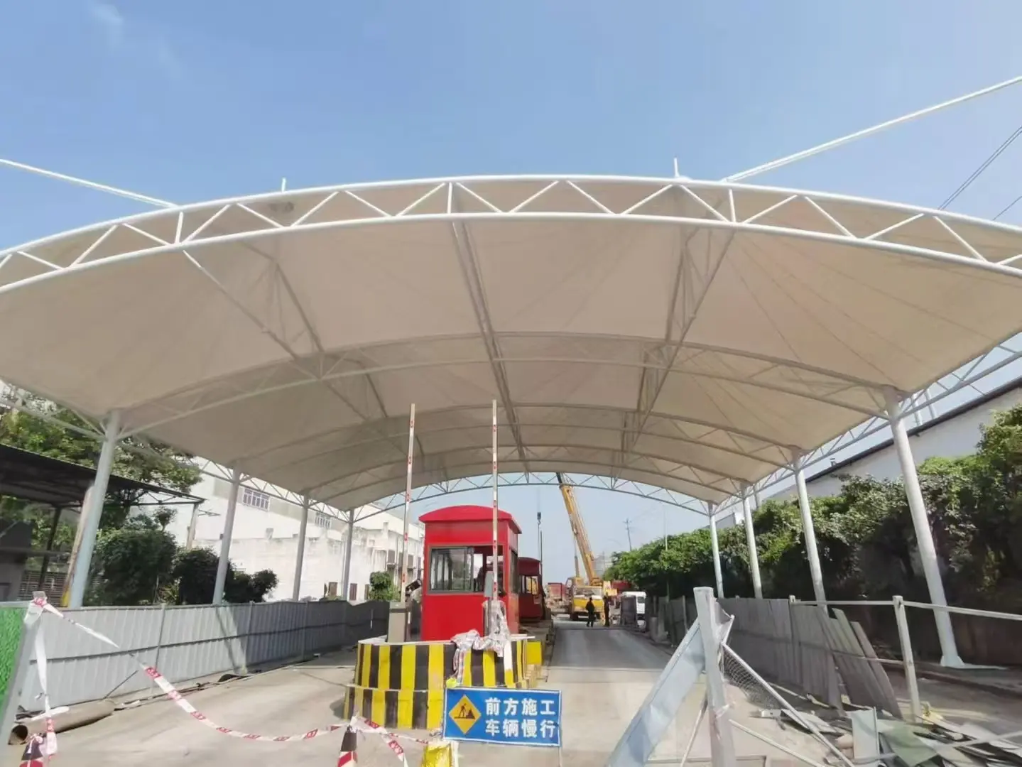 【贵州镇宁雨棚】怎么选择【源头工厂】:解决雨棚建造盲目选择的选型标准